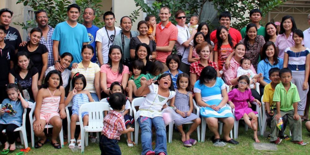 LIVING WITH A FILIPINA – FAMILY
